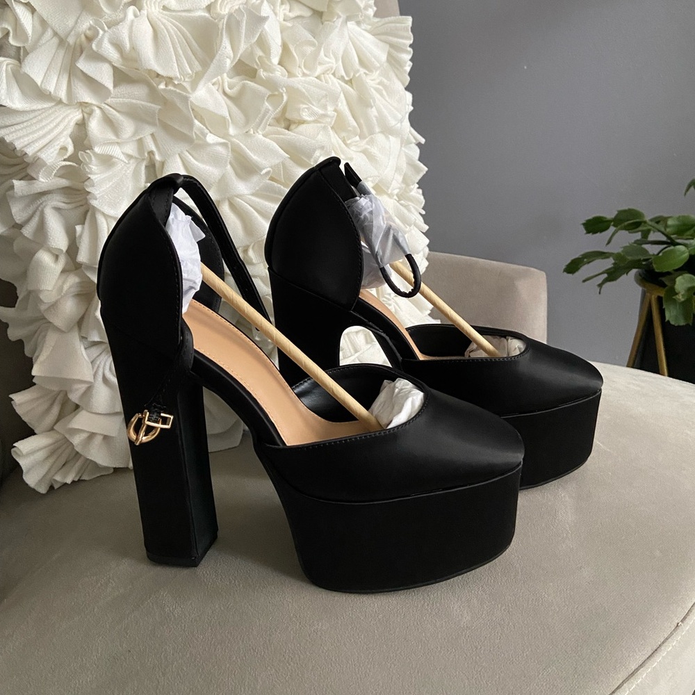JustFab Black Pump Heels (Brand New)